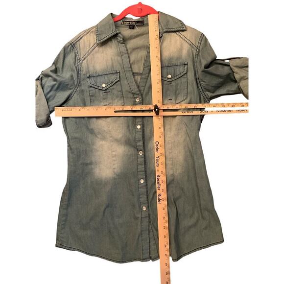Love Stitch Denim Shirt Roll Tab Sleeves Pearl Snap Front Womens Medium NWT - Picture 5 of 5